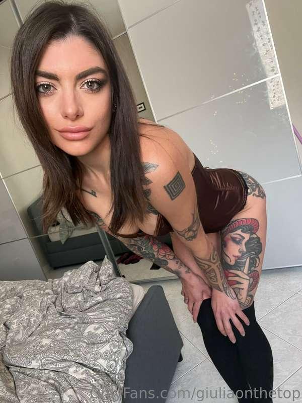 swipe to take off my new corset 🤎 you like it?

last picture..