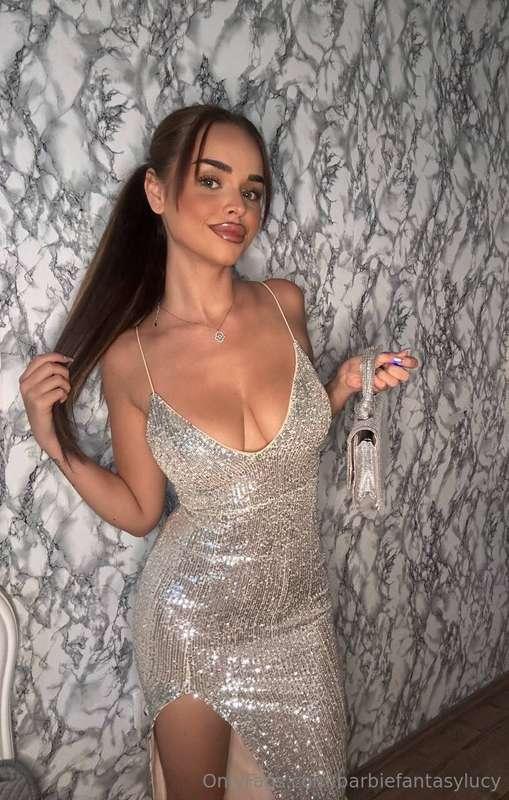 I'M GOING OUT WITH MY GIRLFRIENDS AND DONT KNOW WHAT TO WEAR..