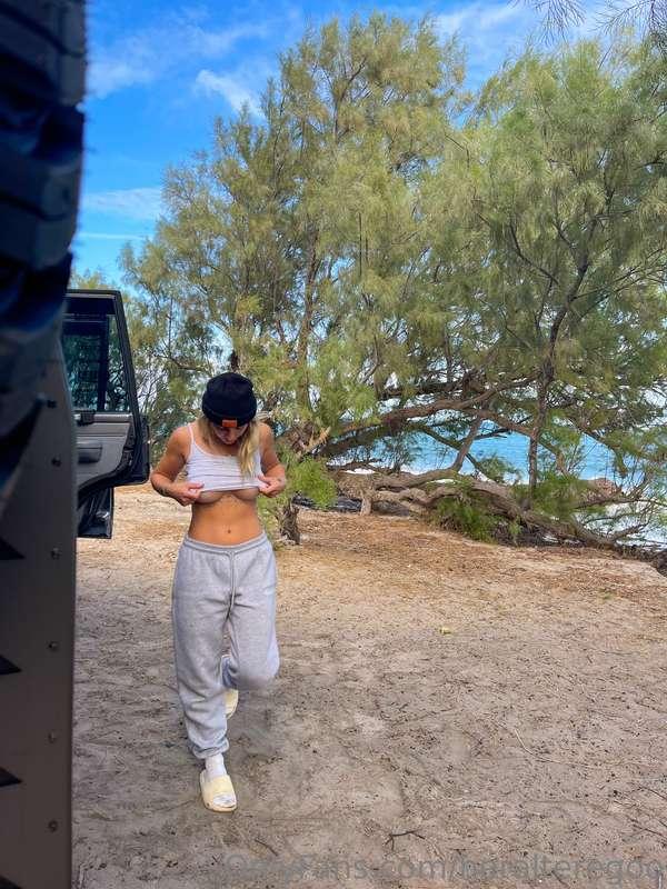 Lazy morning walks 😘