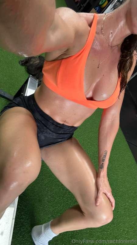 sweaty gym girls 💦 yes or no??