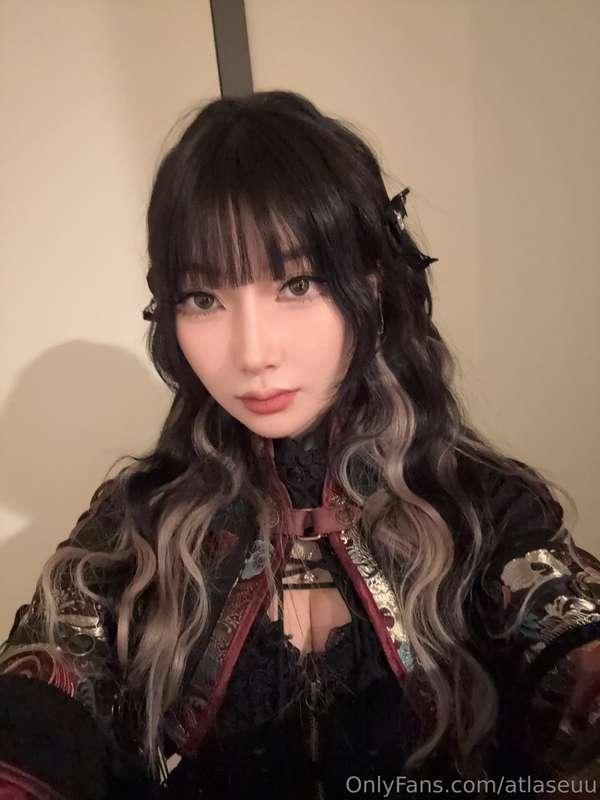 I love the bangs so much! Should I bring them back? 🤭