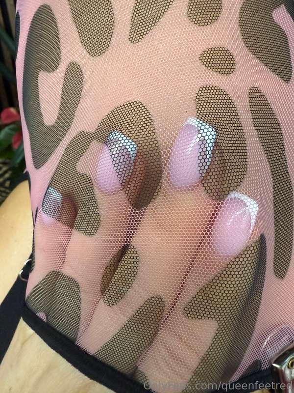 queenfeetred image #10