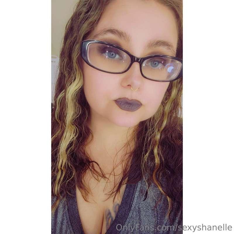 I got them baby blues you can get lost in baby 💋