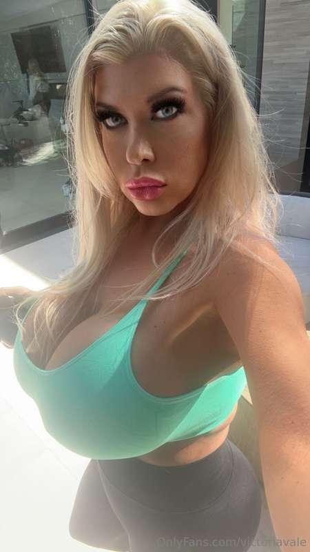Want me to blow you a kiss?😘