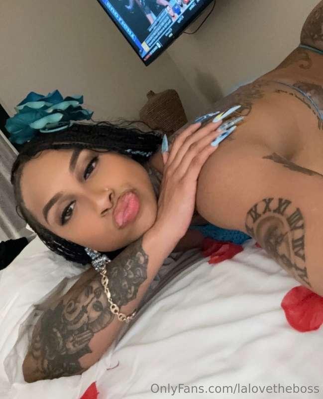 lemme make your Monday a lil better baby 😘 DM me!