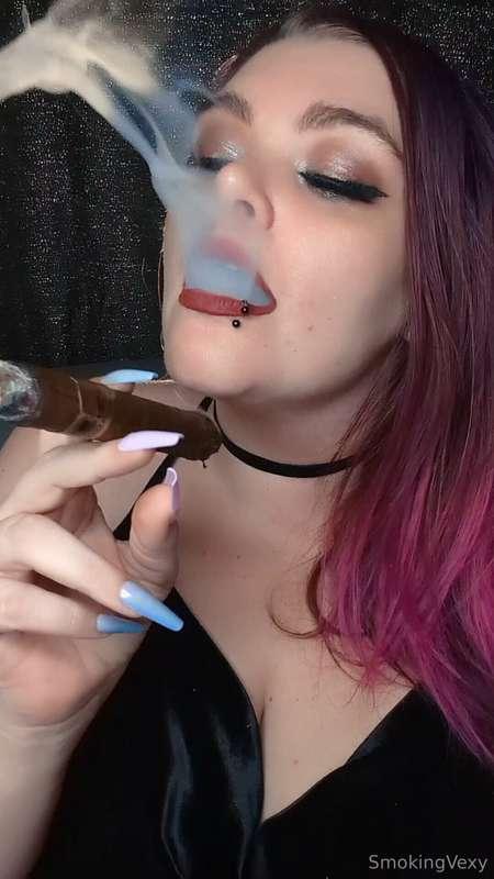 Wanna see a cigar video? 🖤