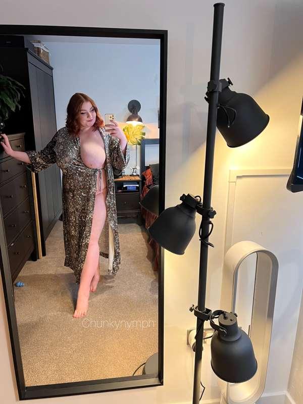 Can I still be sexy with just one titty out?