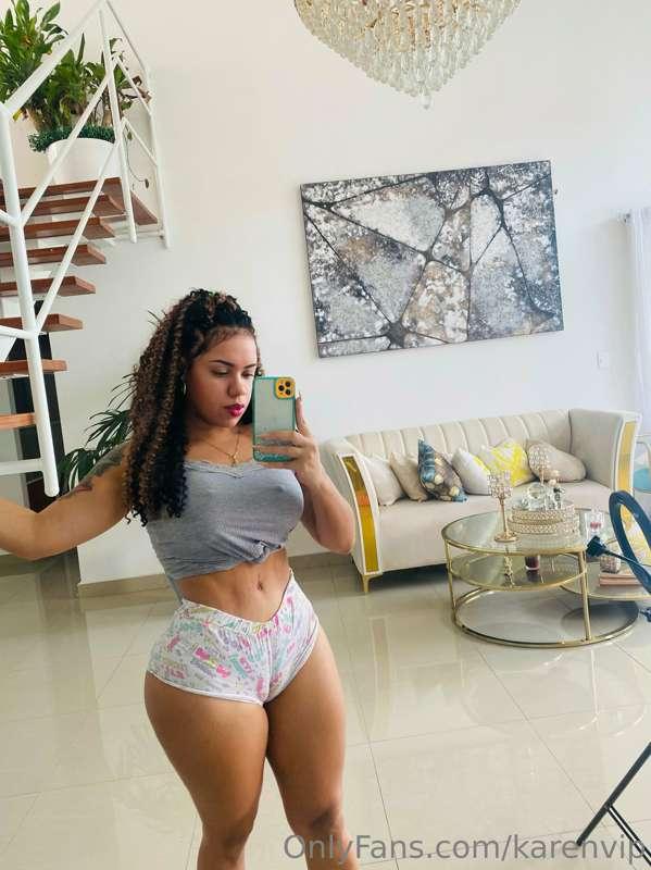 # what are you doing love let's play for a while 🤤 Dm 

PAPI..