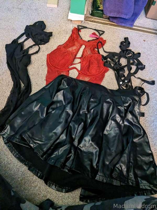 I'm going to the Sex Show Convention today! Help me buy some..