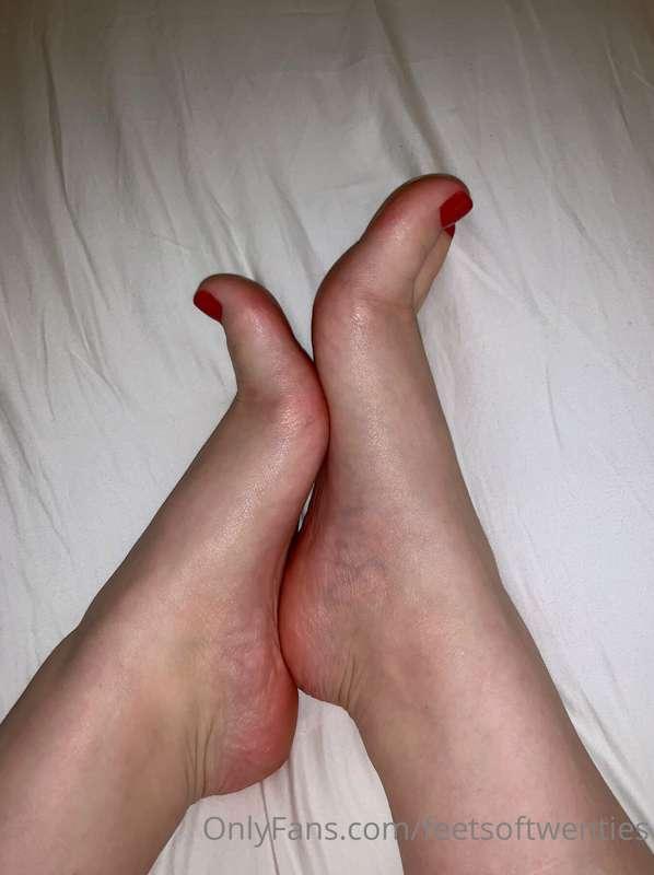 Happy Tuesday😘

Kisses, Feetsoftwenties💋