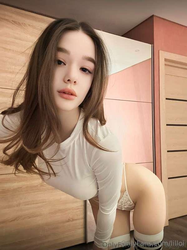 ## 🔥18 years old fit cutie @ho11y_girl ❤️‍🔥
She loves to pla..