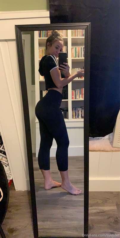 This mirror is doing things for me