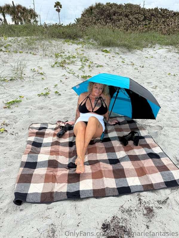 Cute beach pics in pantyhose