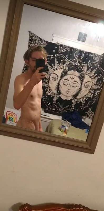 Just your average 25yr old looking to expand his view cum jo..