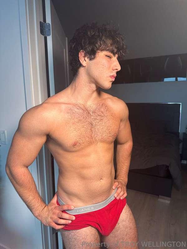 built this body like I build connections, proof is in DMs 😏