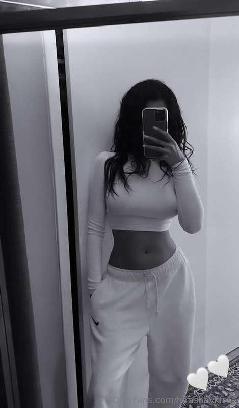 Want to have a lazy Sunday together DM me 💋