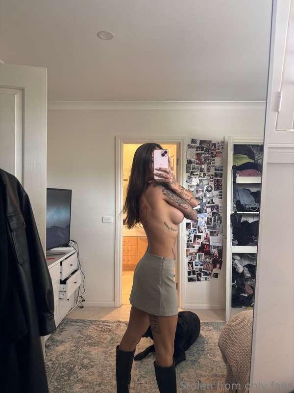 admit it! you want my skirt to disappear 😉