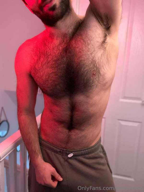 Today’s chest hair/bulge/dick photo drop.

The tip of my dic..