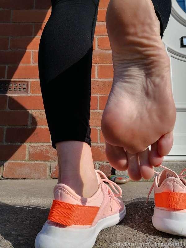 It's a glorious sunny day in the uk... I've done a run had h..