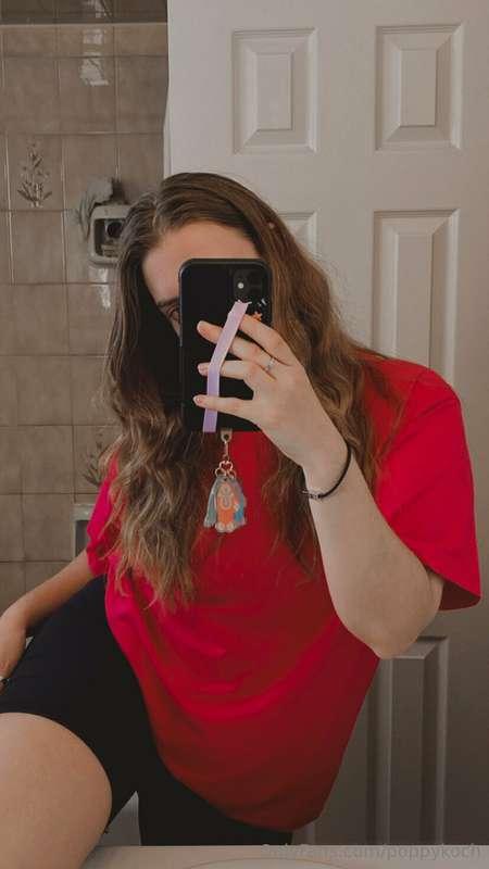 I love wearing tshirts that hide my belly~ scroll for a peek..