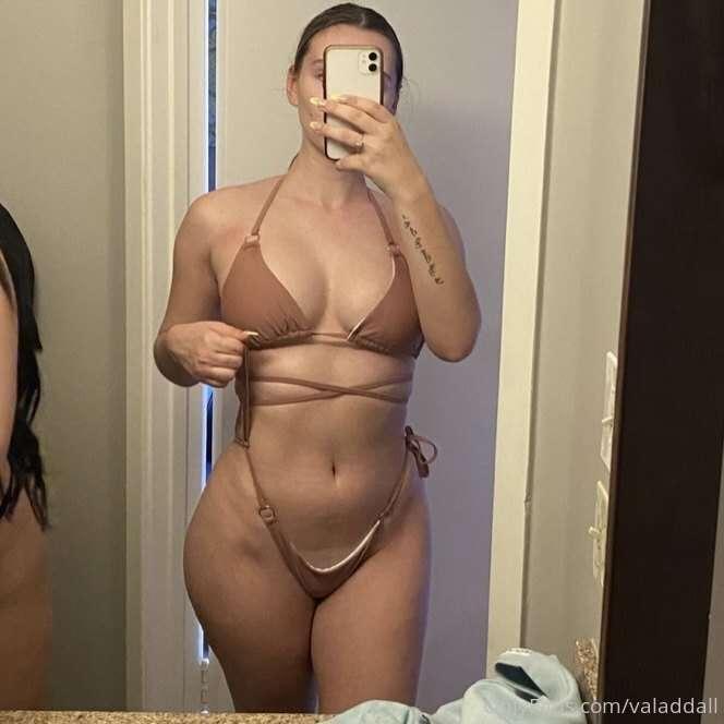 Ready for the beach 💕 Who’s online? Lets chat 😚