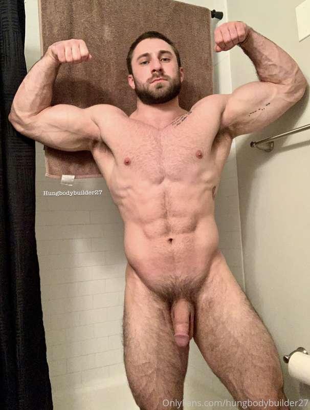 Some flexing for your enjoyment after my workout tonight 🥵💪🏼