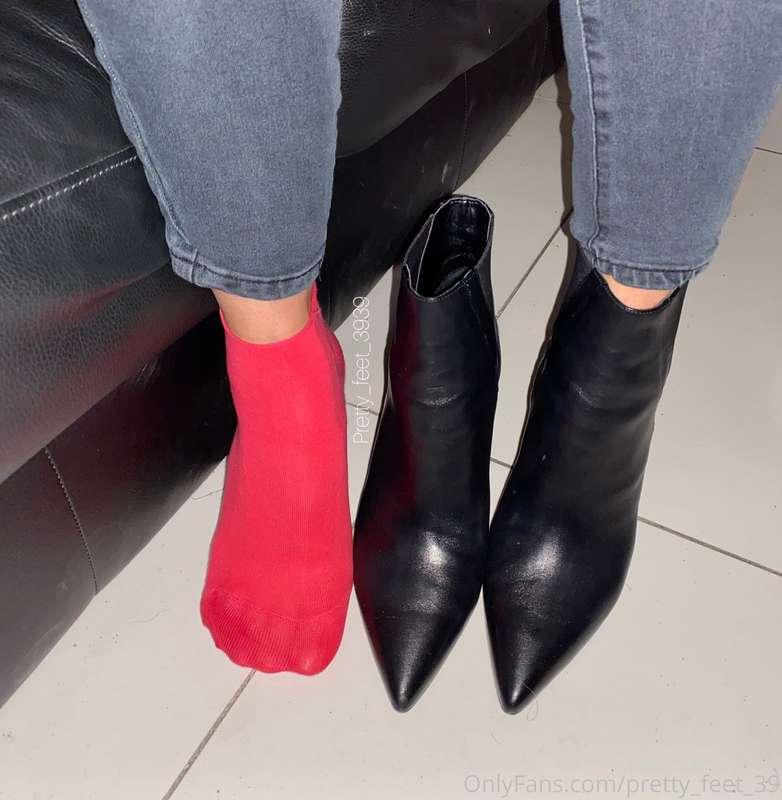 Winter season is near!! 🌨❄️ You know what that means boots a..