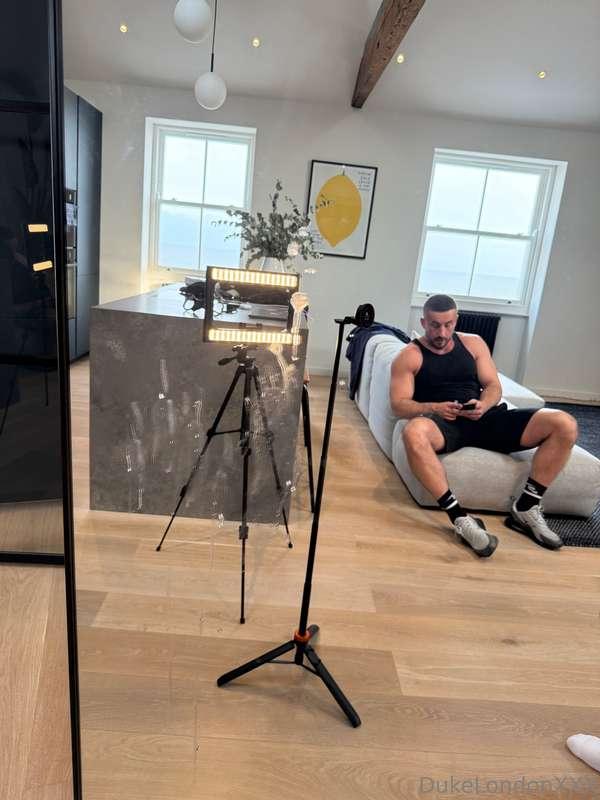 @bigstevesworld dropped by to feed me his post-gym nut. 🔥 An..