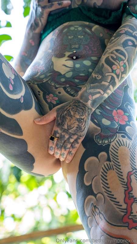 Want to see what's under my hand? hehe 😛