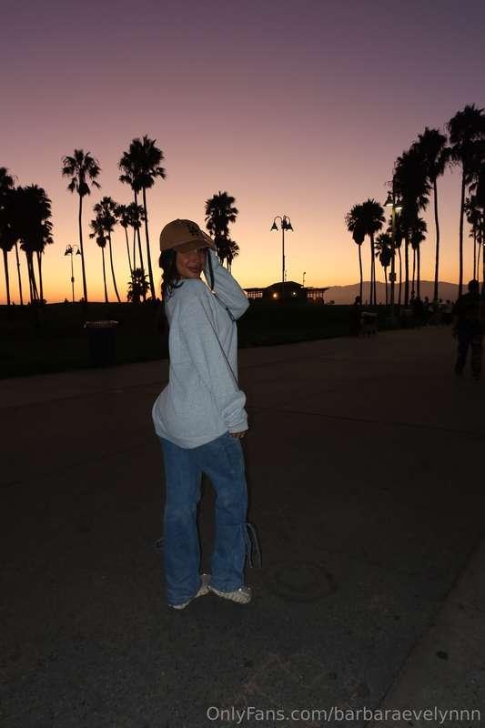 Just me, owning the goldenn hour. 🌇✨