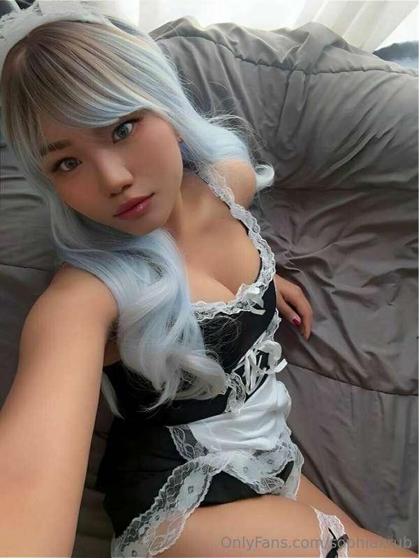 Trying something new! how do I look? 🙈
