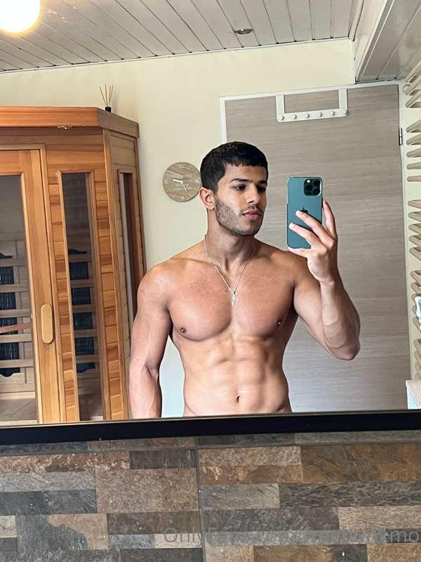 Hey babe 😈 you can now subscribe to my onlyfans @hunkmo for ..