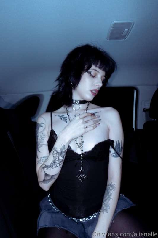 alienelle image #1