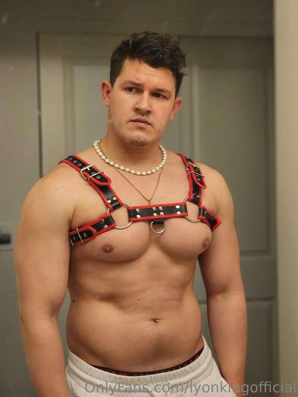 Who wants to get kinky with me today?