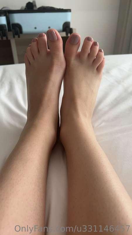 Feet fetish content