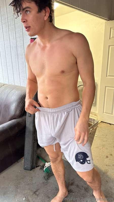 Saturday mornings are the best for a good workout 💦 get the ..