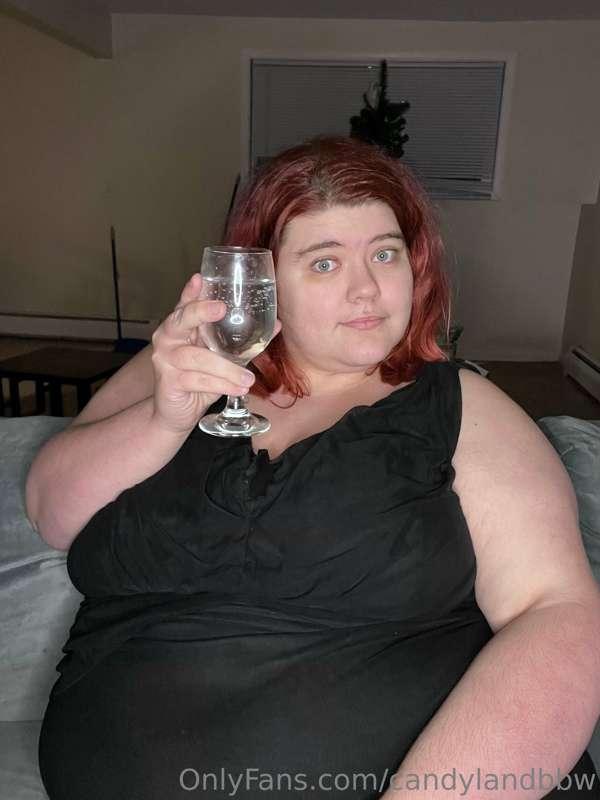 Since it is friday, who wants to drink with me? 😏😏😏🤭🤭🤭