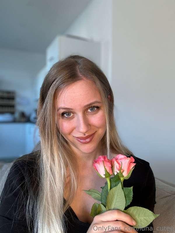 Schenkst du mir auch Blumen oder noch mehr? 😈