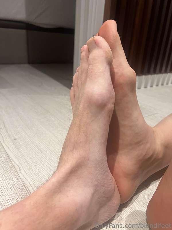 blondifeet image #16