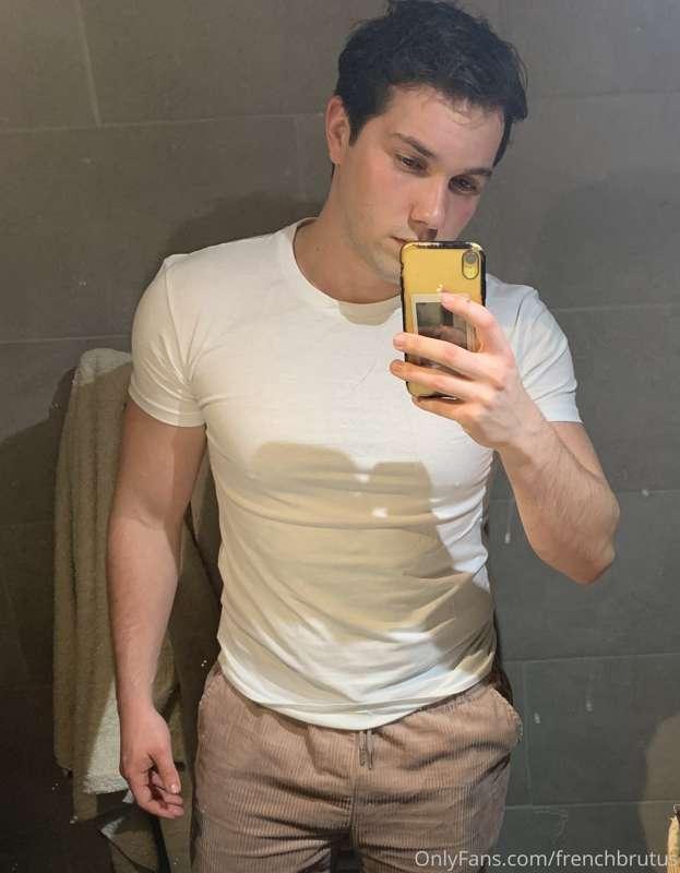 I’m hot af u saw it here First Ladies and gents ! Happy new ..