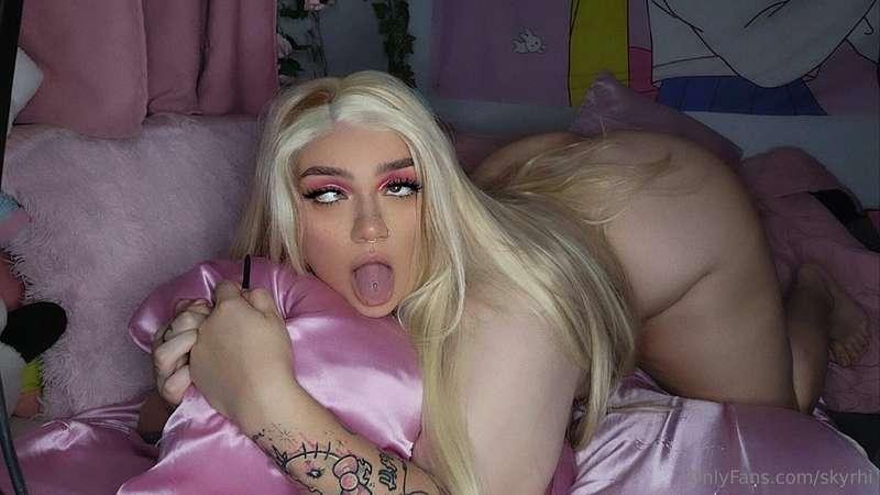 Submissive little buttslut 😈