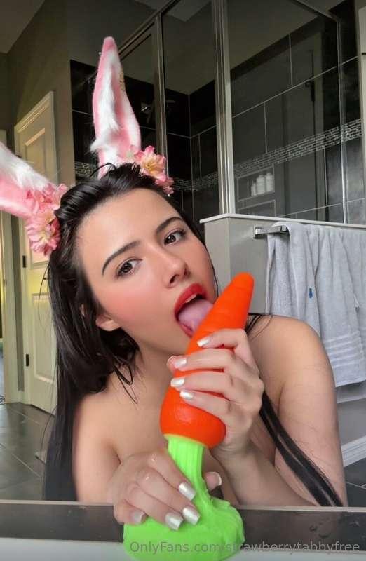 The Easter Bunny was feeling extra naughty this year 🐰💋@stra..