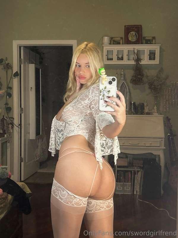 about to film you a new video and photoset in this🫢💕