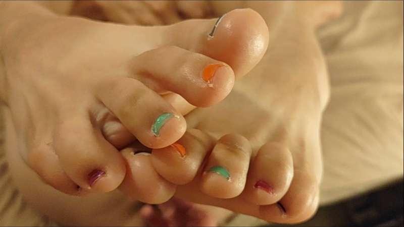 Watch my filthy Skittles toes while I'm getting finger fucke..