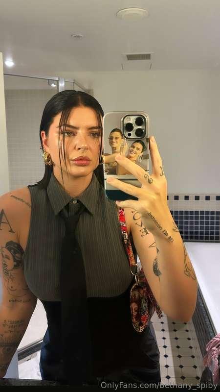100 LIKES AND I WILL START POSTING ONCE A DAY EVERY SINGLE D..