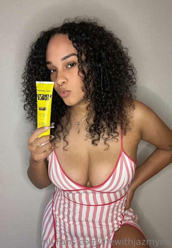 hiiii there 💖💖
just wanted to share this new curly gel I am ..