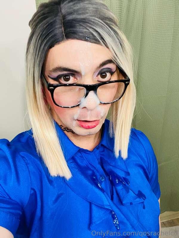 Thick loads all over my slutty face! DM if you’re interested..