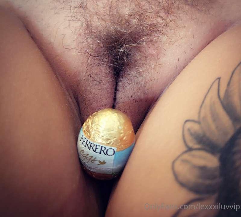 Chocolate or pussy? 😜