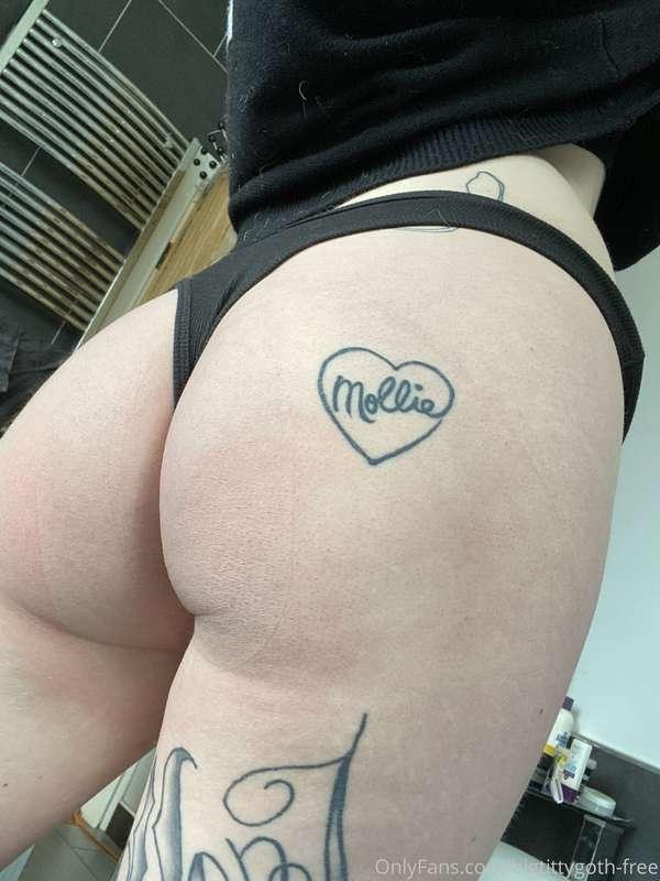 Look at your dms to see the full set xox