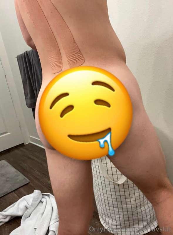 Dick & ass sooo close you can taste it 👅💦💦